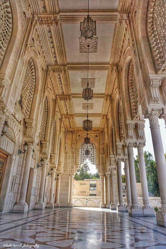 Arcades de la mosquée Émir Abdelkader à Constantine, bon vendredi ! Arcades of the Emir Abdelkader mosque in Constantine, good Friday ! (Photo | صور : Mohamed Larbi Larouk)