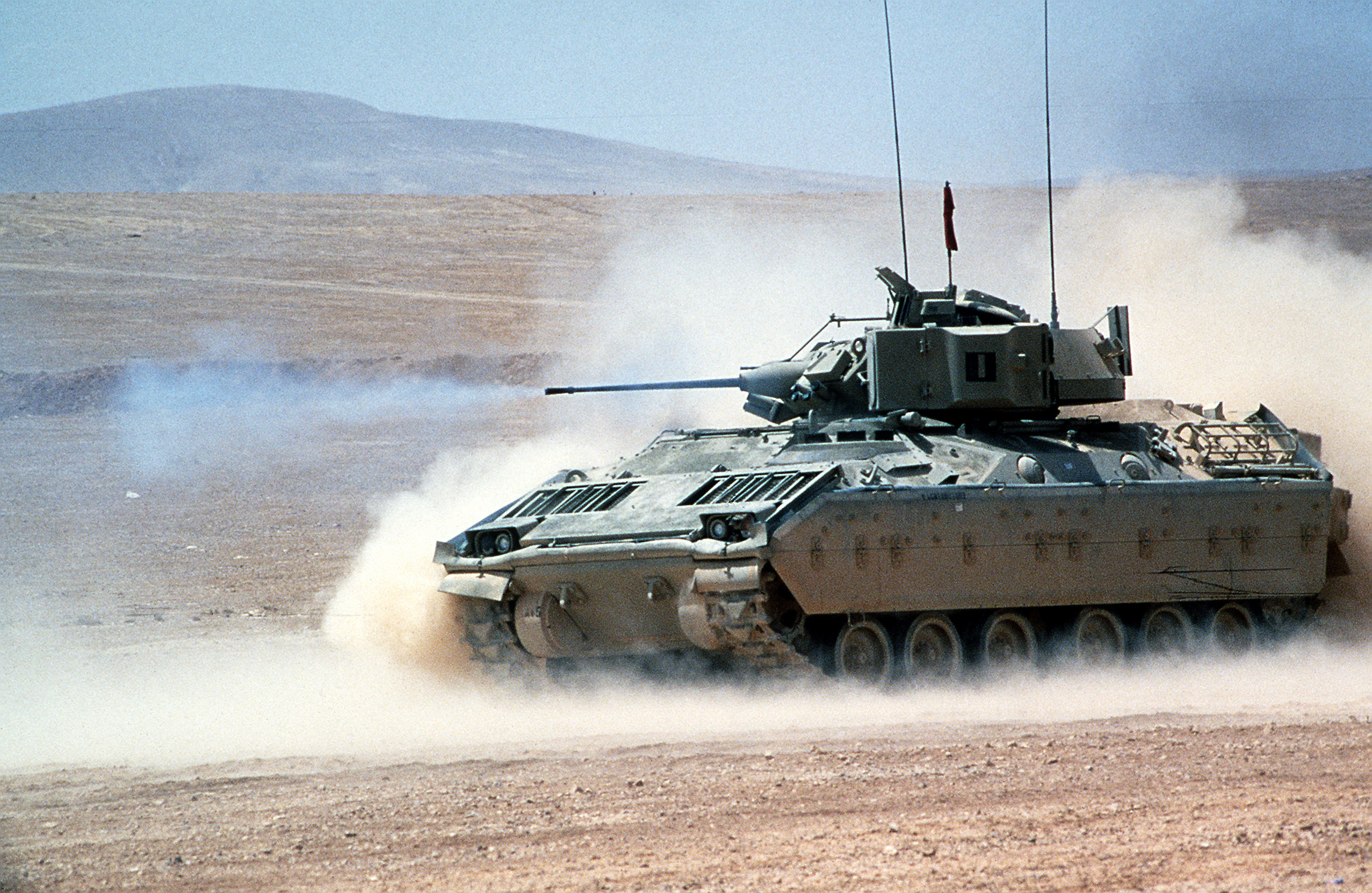 M2_Bradley_Firing_1987.JPEG