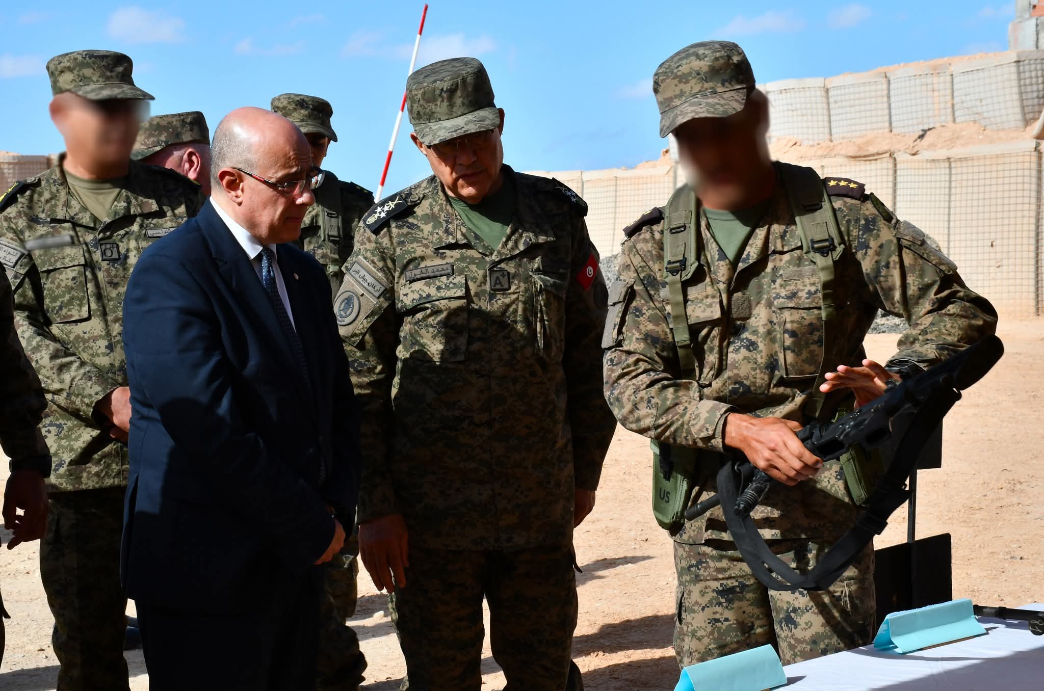 وزير الدفاع يؤدّي زيارة إلى عدد من الوحدات العسكرية بولايتي مدنين وتطاوين..  | المصدر تونس