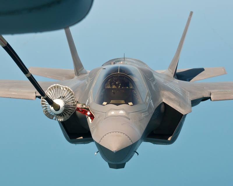 F-35B-aerial-refueling.jpg