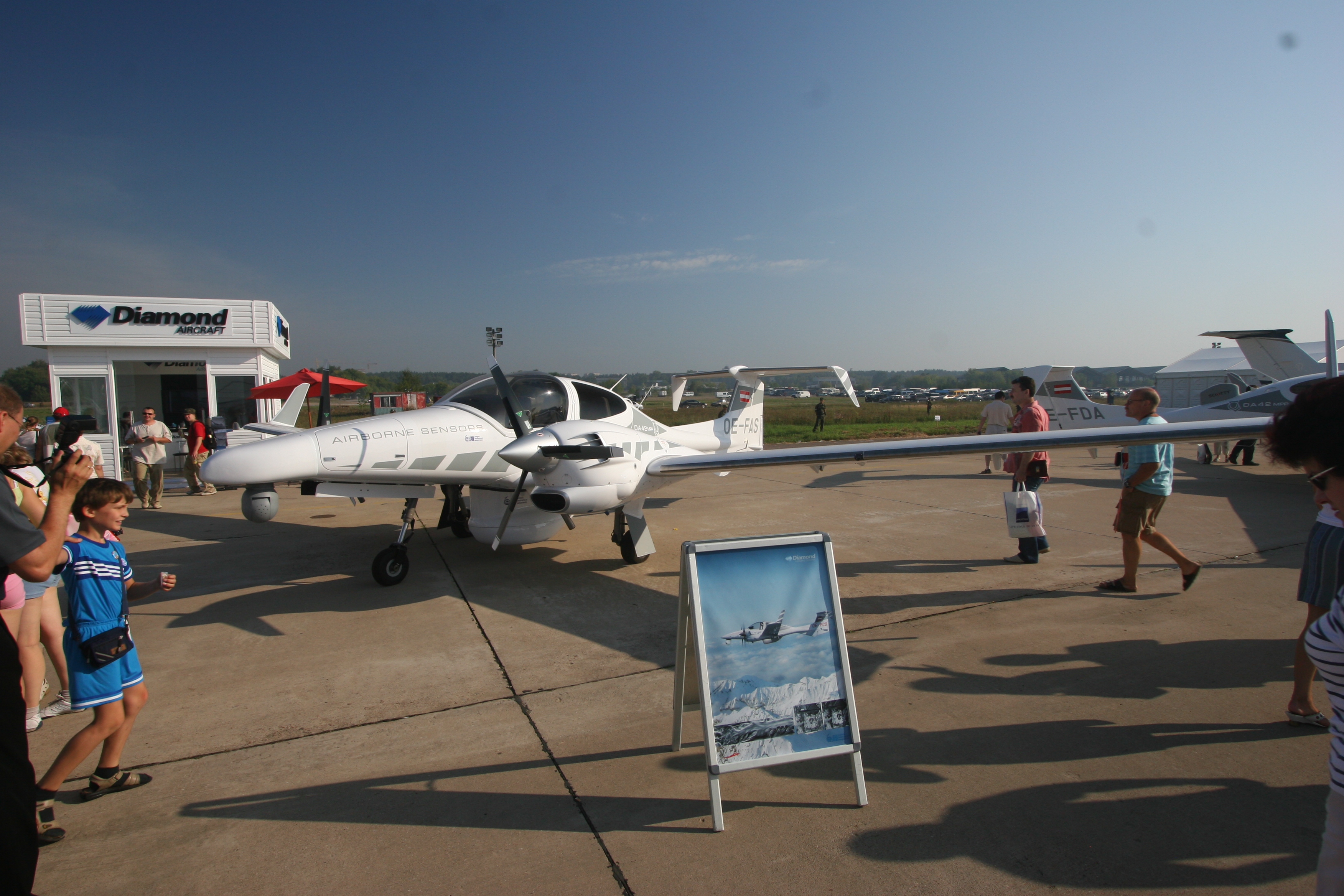 Diamond_DA42_at_2007_MAKS_Airshow.jpg