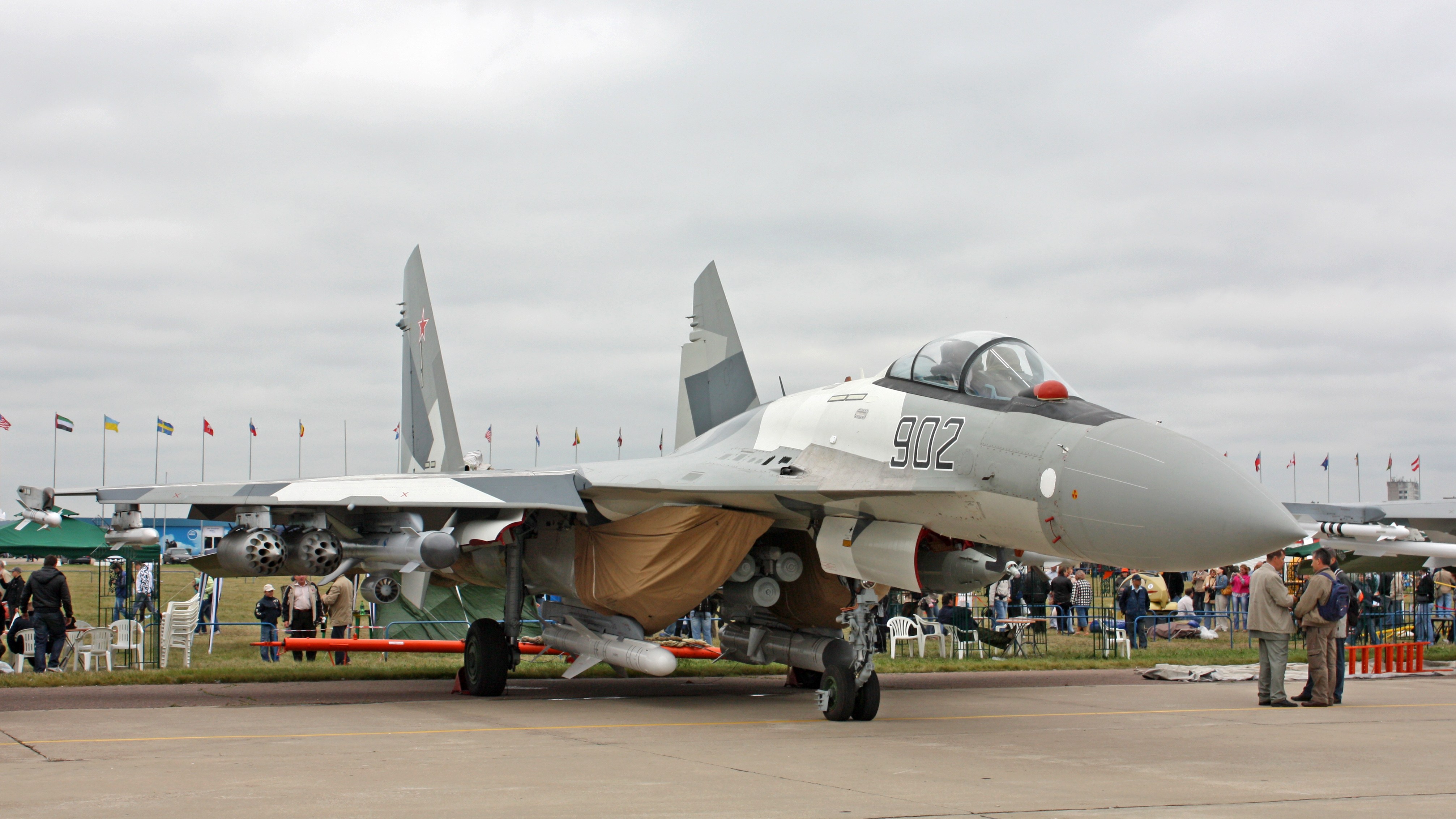 sukhoi_su-35_on_the_maks-2009_01.jpg