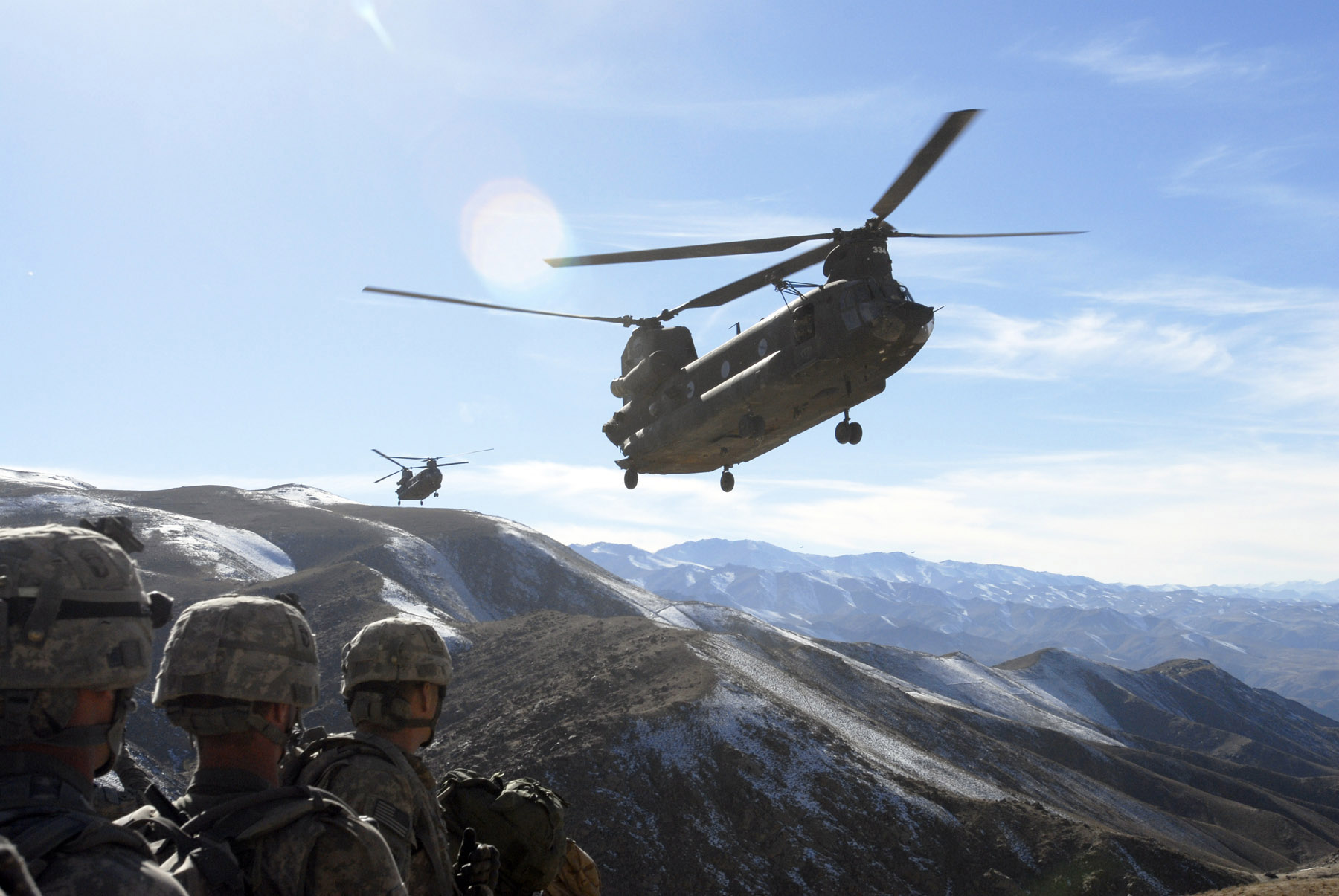 Inbound_Choppers_in_Afghanistan_2008.jpg