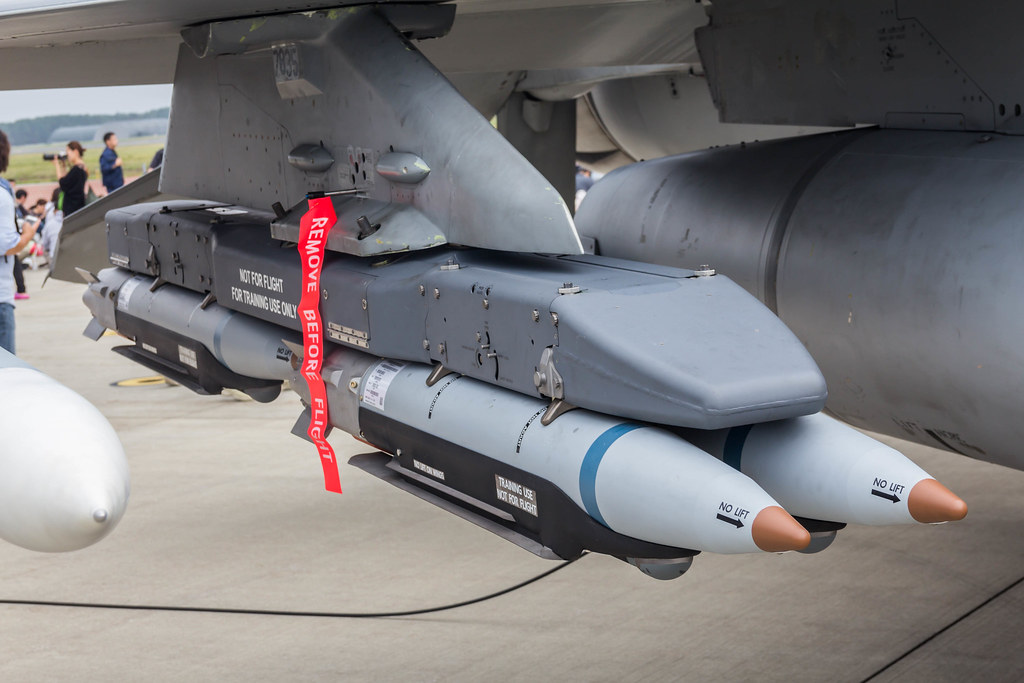 GBU-39 SDB on F-16 | GBU-39 SDB on F-16 at Misawa AB Festiva… | Flickr
