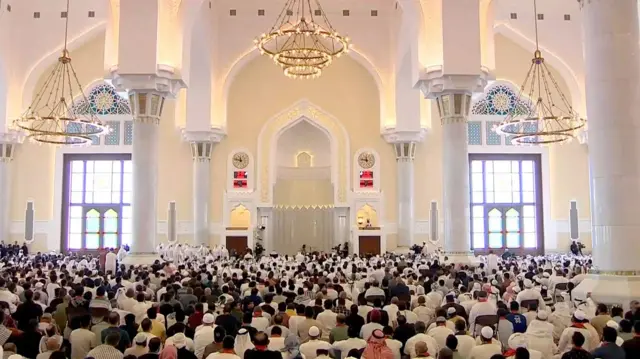 مسجد الإمام محمد بن عبد الوهاب في الدوحة خلال الصلاة على إسماعيل هنية