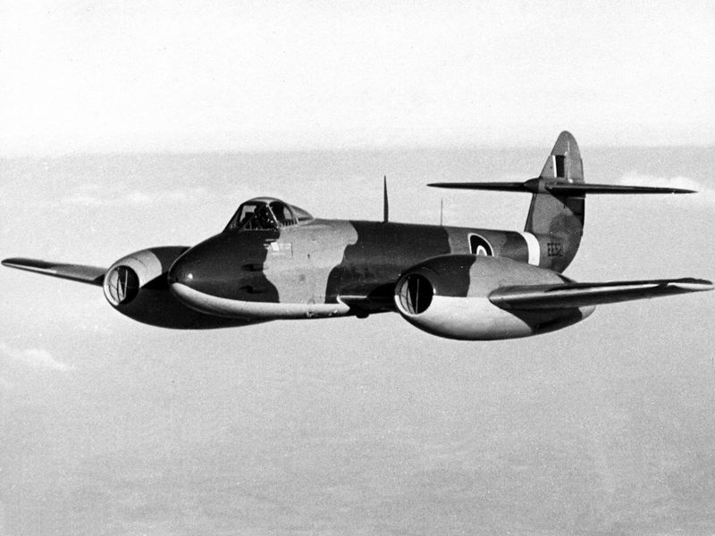 800px-Gloster_Meteor_Mk_III_ExCC.jpg