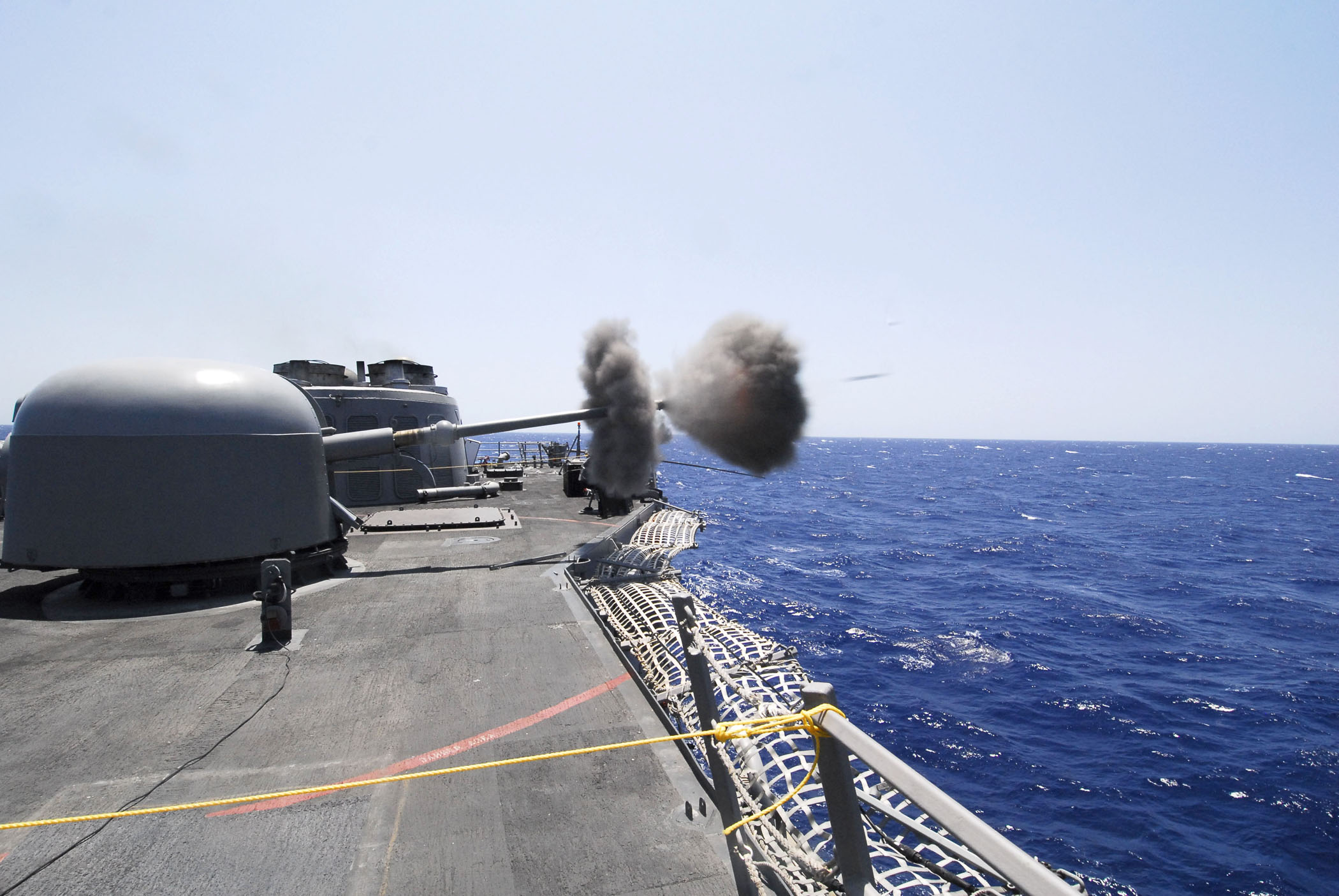 US_Navy_100708-N-7638K-054_The_guided-missile_frigate_USS_Taylor_%28FFG_50%29_conducts_a_live-fire_exercise_with_her_MK-75_76mm_gun_during_patrol_in_the_Adriatic_Sea._Taylor_is_on_a_scheduled_deployment_in_the_U.S._6th_Fleet_area_o.jpg