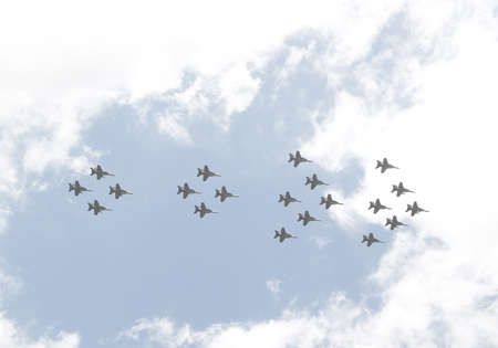 RAAF_SuperHornet_flyover_med.jpg