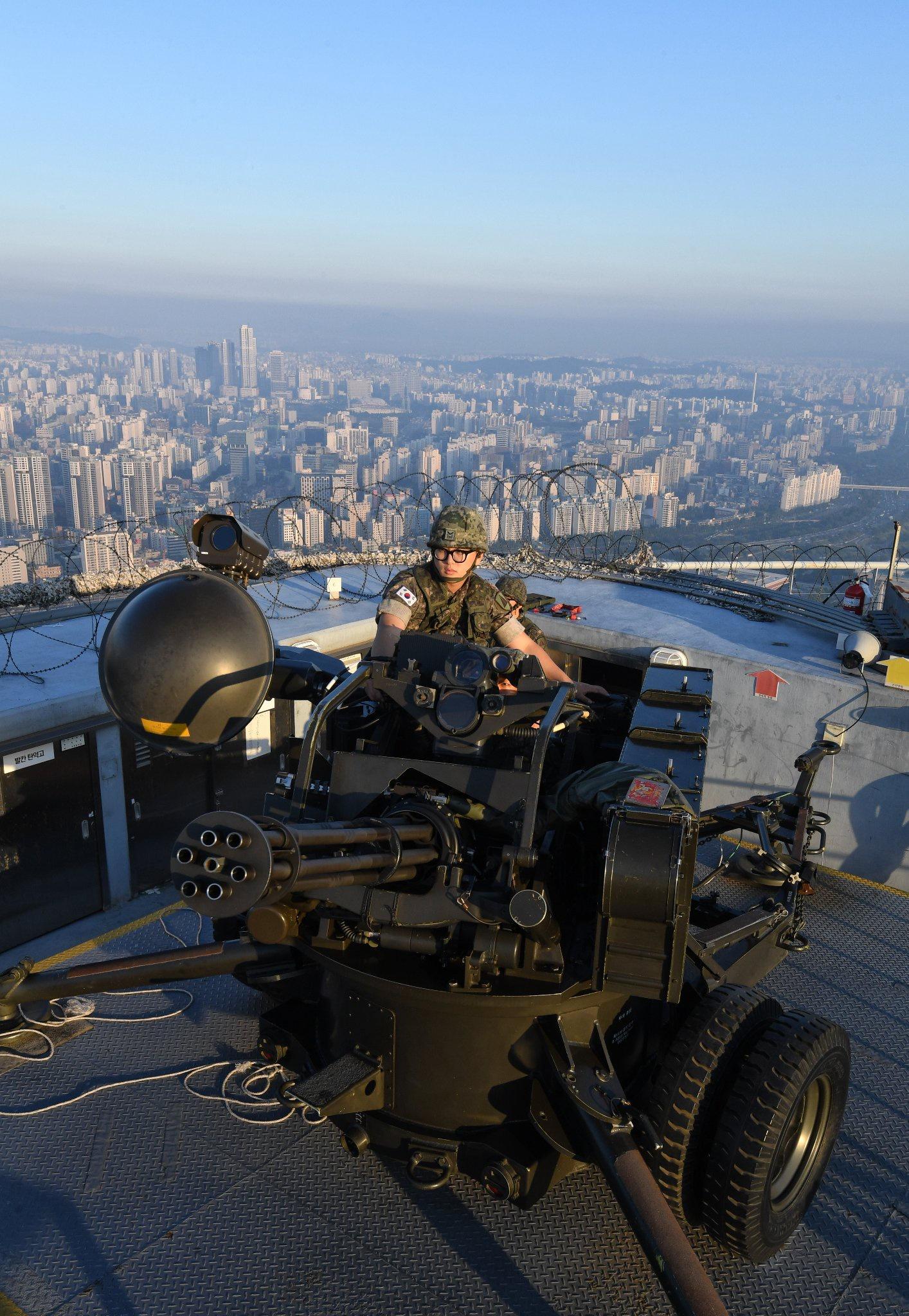 M167 VADS Air defense artillery positioned on top of skyscrapers in Seoul,  South Korea. - Album on Imgur