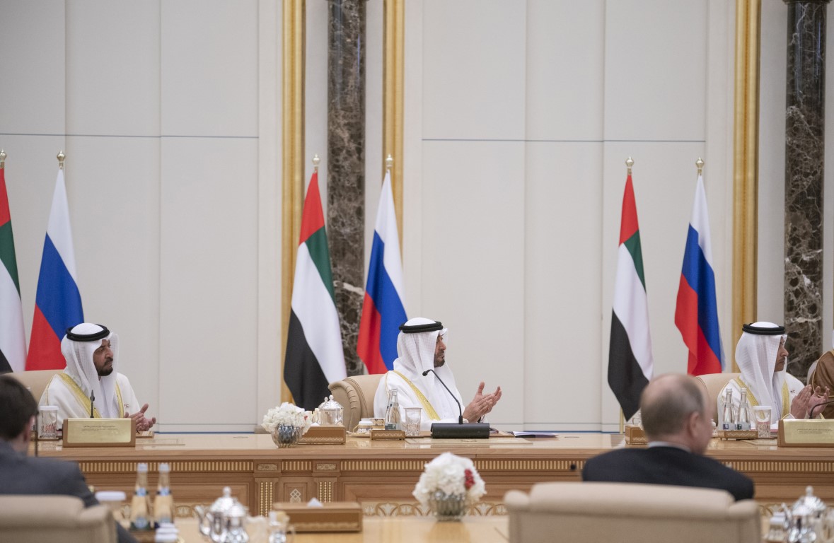 محمد بن زايد و الرئيس الروسي يشهدان تبادل إتفاقيات ومذكرات تفاهم بين البلدين