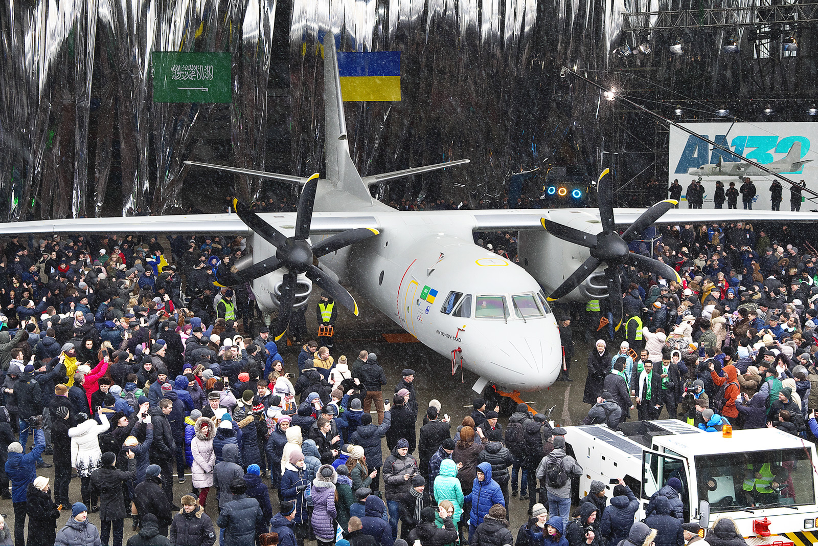 Antonov_An-132D_roll_out.jpg