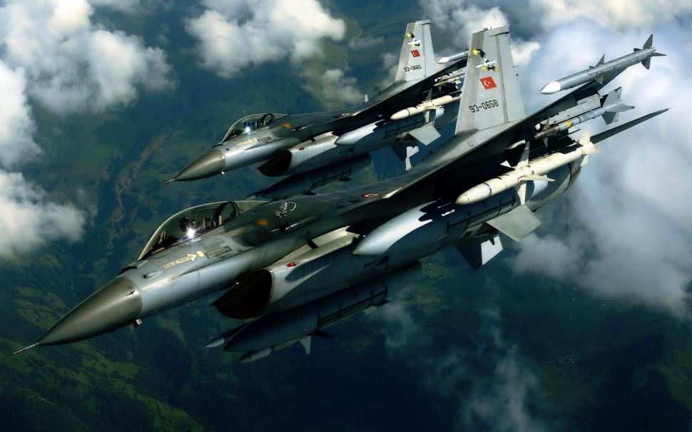f-16-fighters-2K-wallpaper-middle-size.jpg