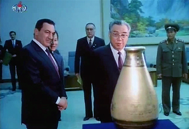 hosni_mubarak_with_kim_ii_sung.jpg