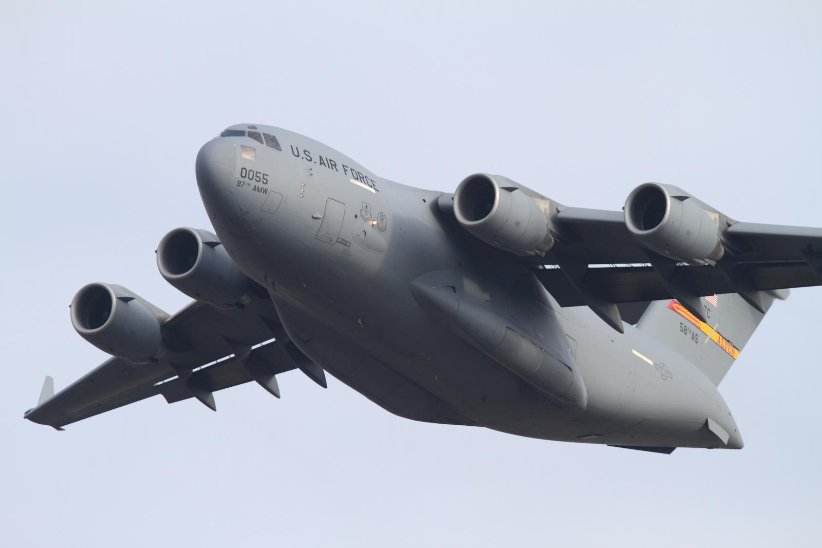 c17_globemaster_by_planespotterjanb-d5qukqm.jpg