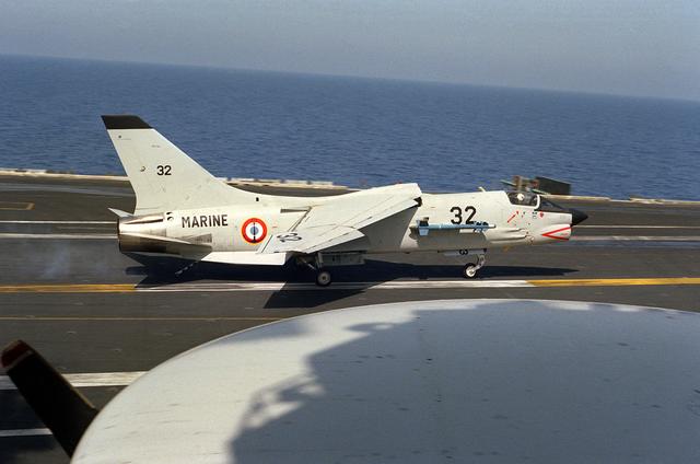 f-8e-fn-DNSC8705739_JPG.jpg