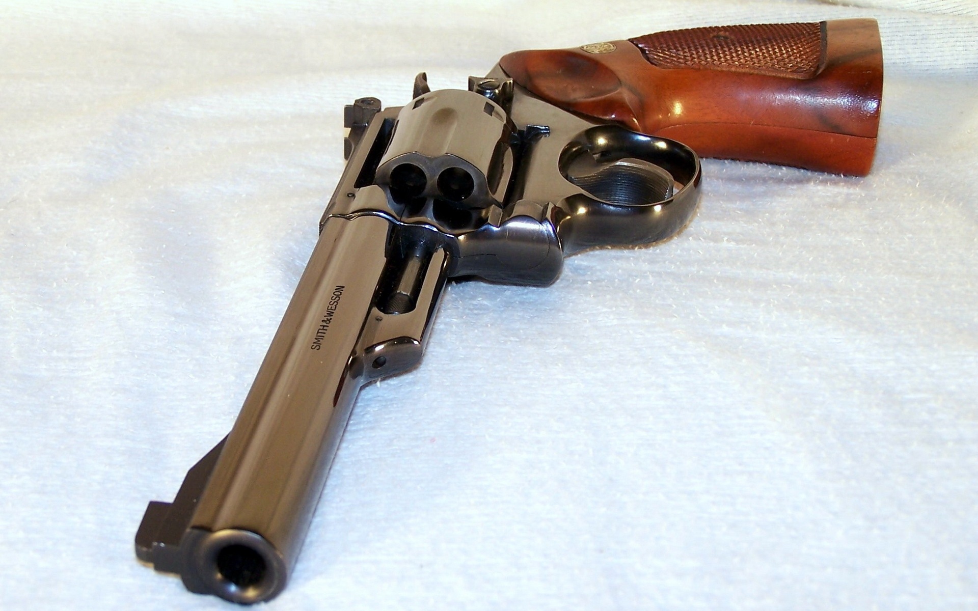 smith__wesson_model_19-1920x1200.jpg