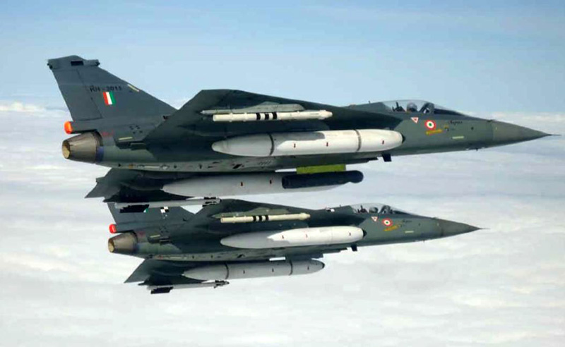 tejas_lca_aa11_and_litening800.jpg