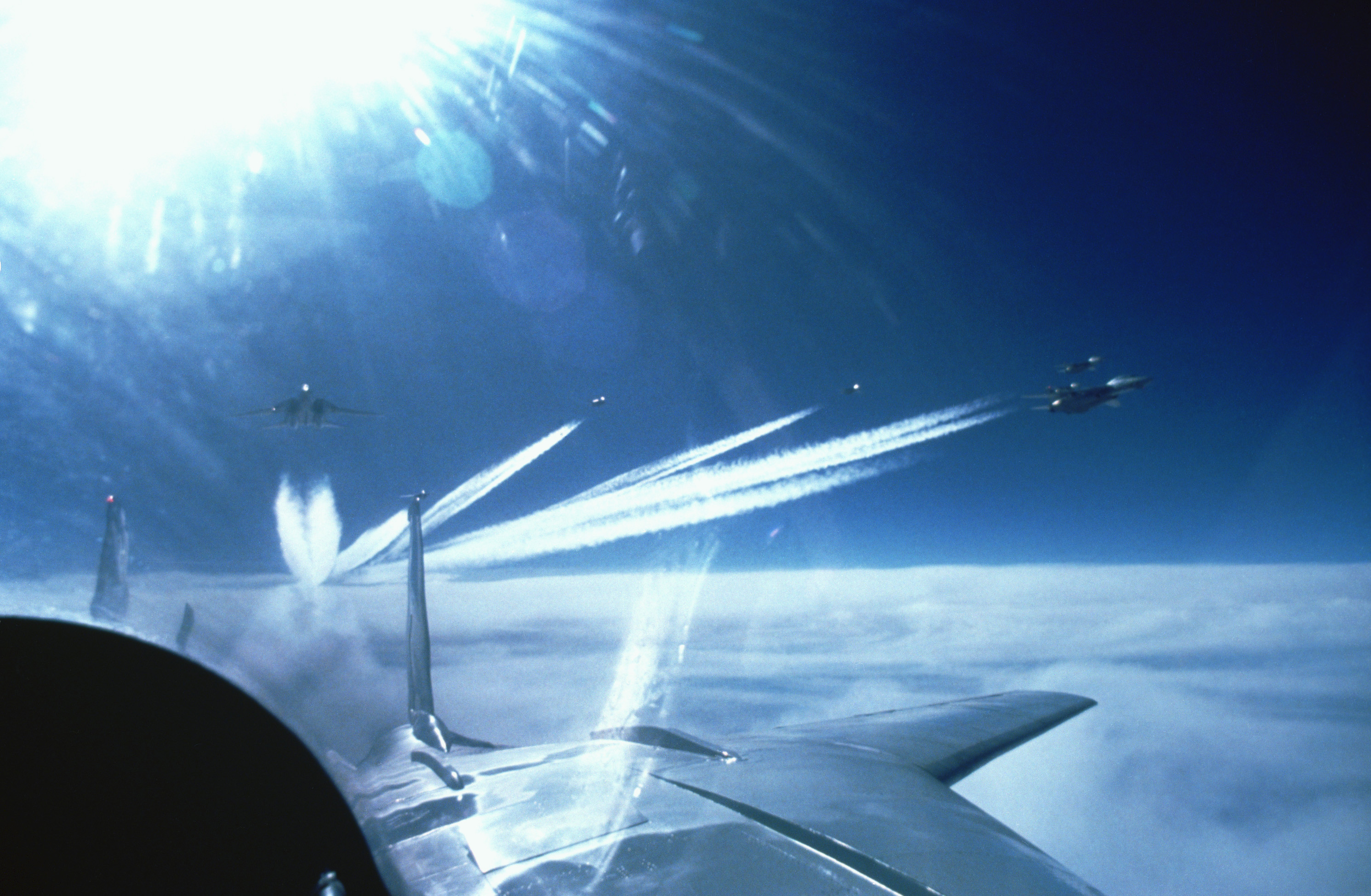 F-14A_Tomcats_Contrails.jpg