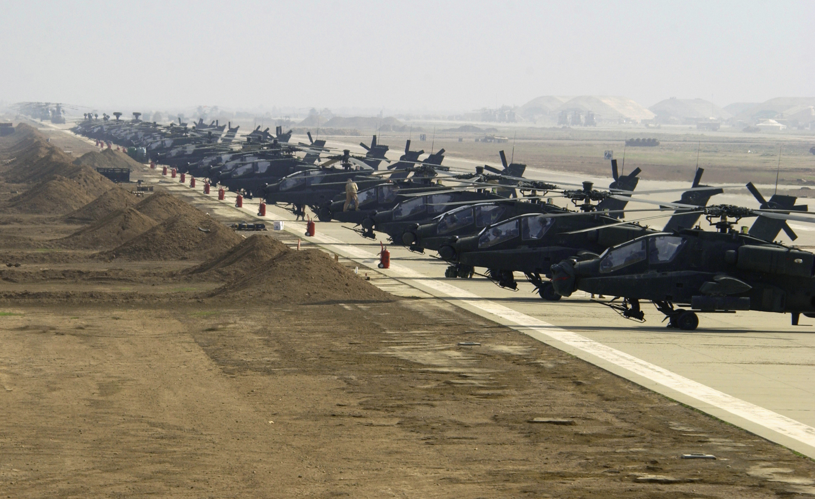 AH-64D_Apache_Longbow,_Al_Asad_(2164914566).jpg