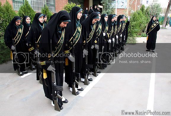 military_woman_iran_police_000005jpg.jpg