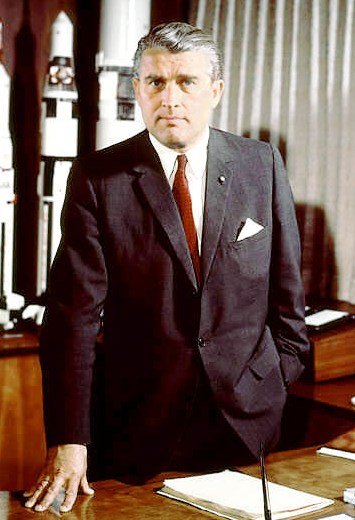 Wernher_von_Braun_crop.jpg