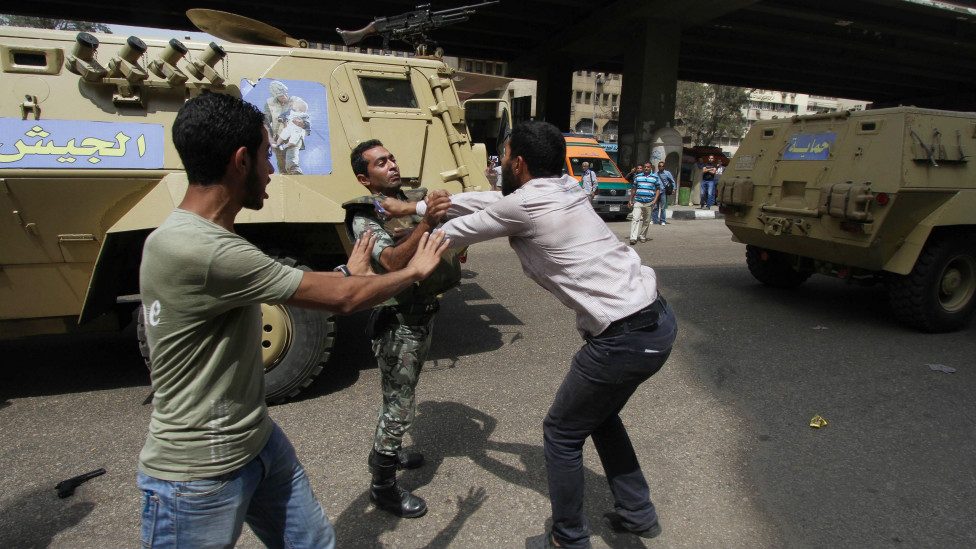 120502213603_protesters_clash_with_egyptian_military_outside_the_defense_ministry_in_cairo_976x549_ap_nocredit.jpg