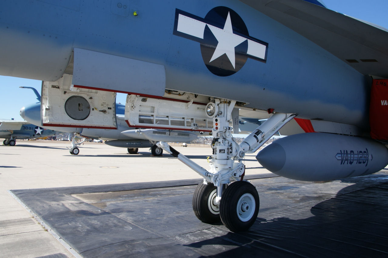 frouch_ea-18gr_04.jpg