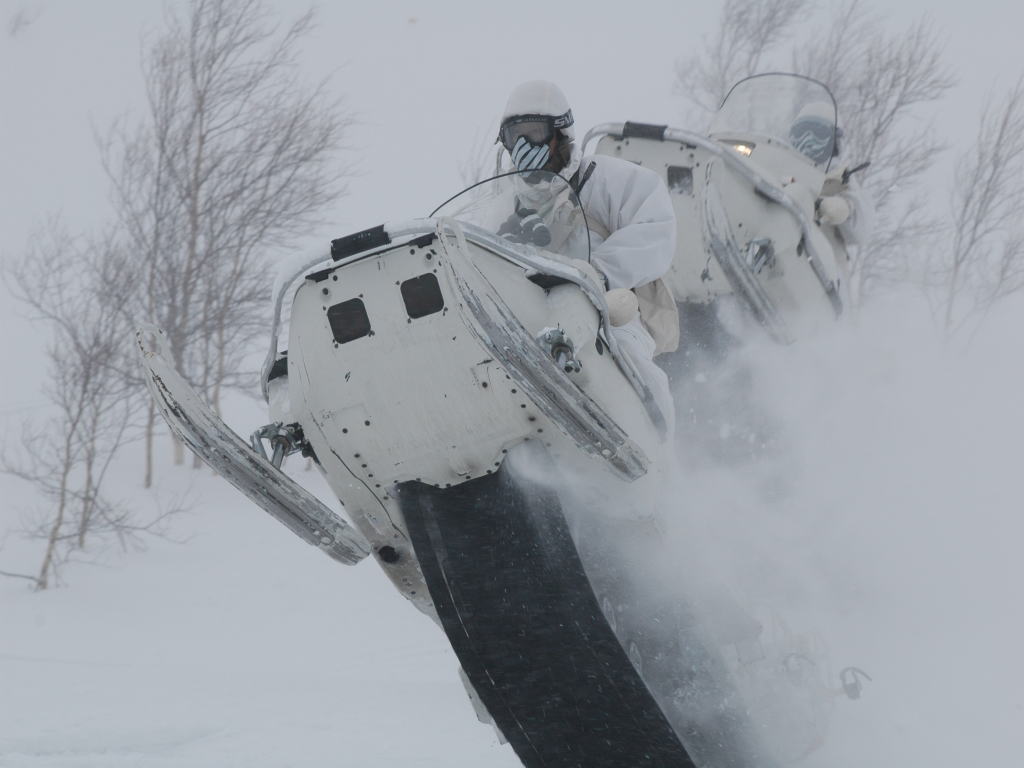 jgsdf_2xx_snowmobile_002.jpg