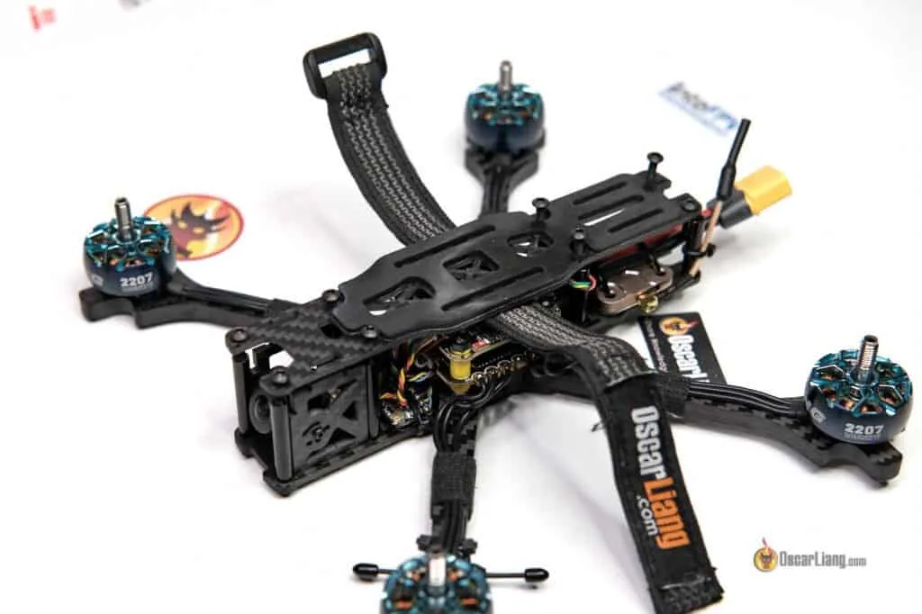 how-to-build-fpv-drone-2023-top-plate-battery-strap-1024x682.jpg.webp