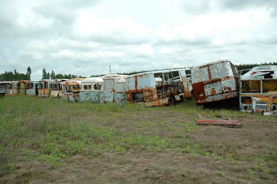 14x066_Chernobyl_vehicle_graveyard_36.jpg