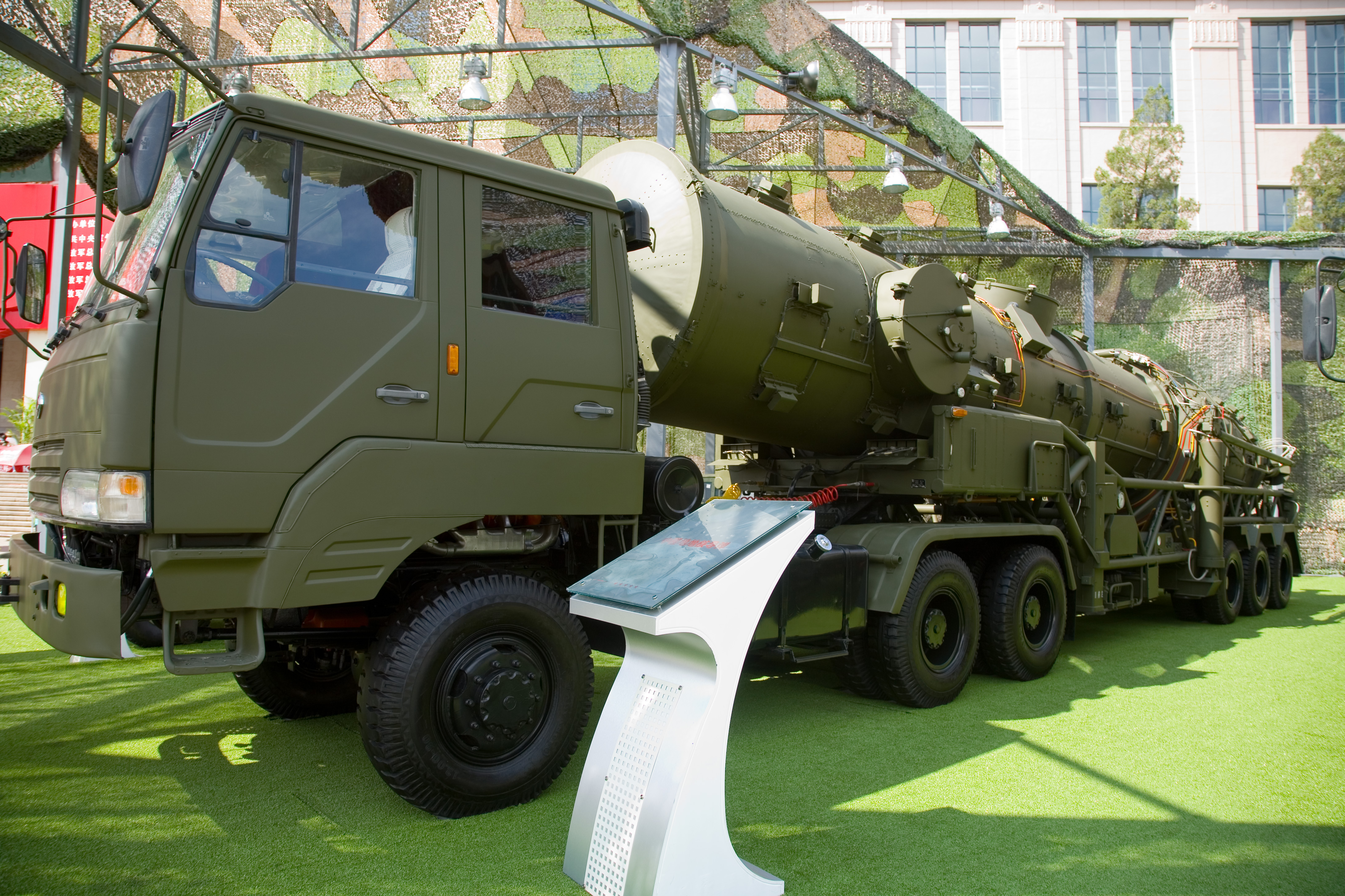 DF-21A_TEL_-_Chinese_Military_Museum_Beijing.jpg