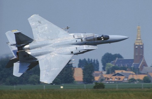 low-flying-jet-500x325.jpg