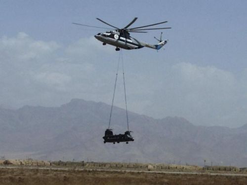 AIR_Mi-26_Lifts_MH-47E_Afghanistan_lg.jpg