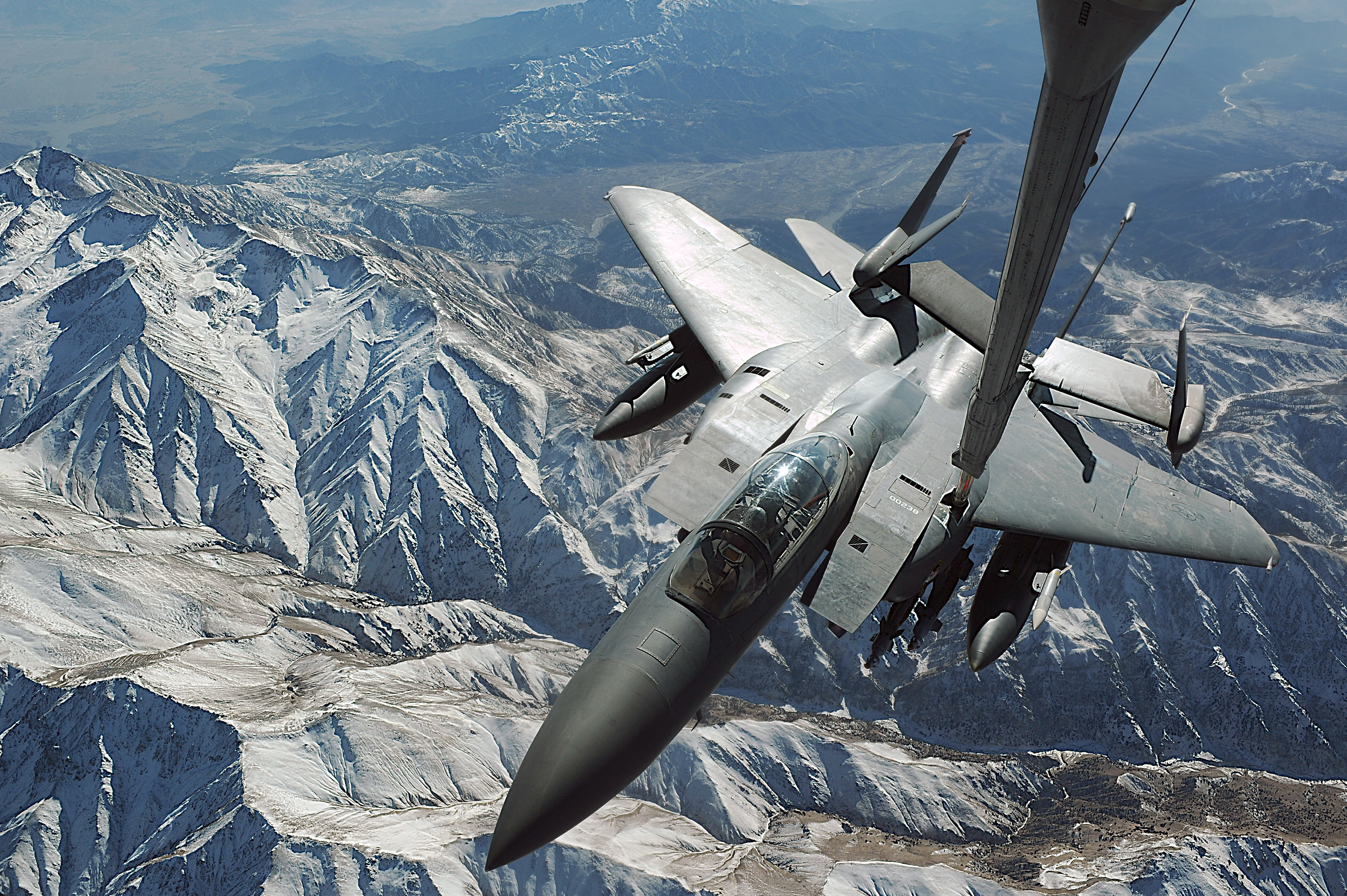 F-15E_Refuelling_over_Afghan_mountains_-_081211-F-7823A-185.jpg