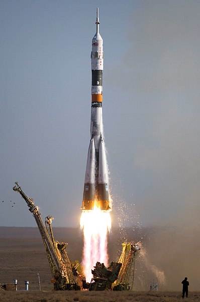 398px-Soyuz_TMA-9_launch.jpg