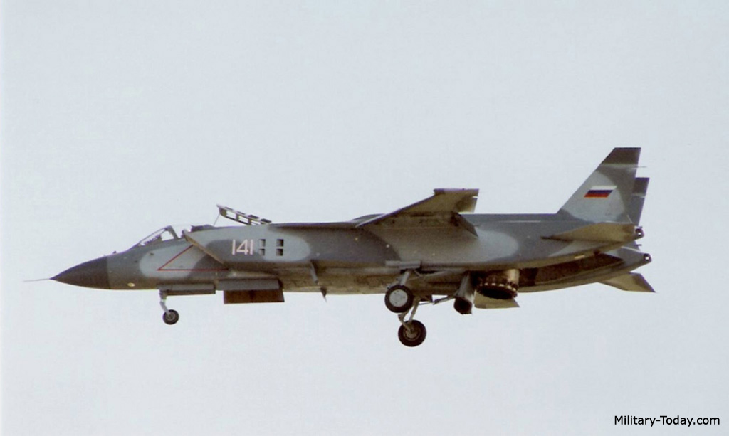 yak-141-l7.jpg