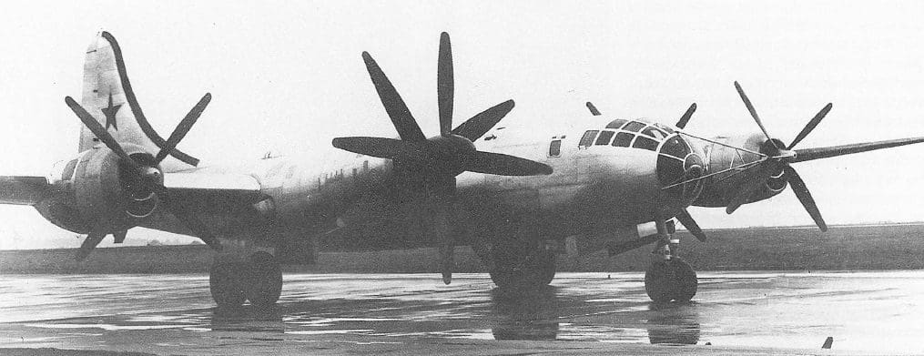 Tu-4-LL-motor-2-TV-2-F-Tu-95.jpg