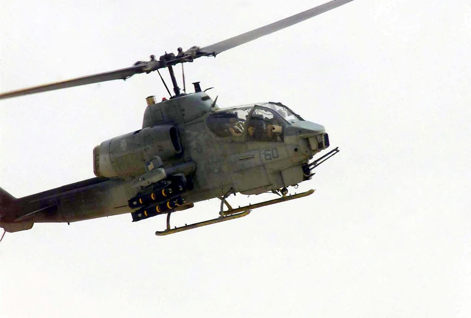 a-us-marine-corps-usmc-ah-1w-super-cobra-helicopter-armed-with-agm-114-hellfire-269f57-1600.jpg