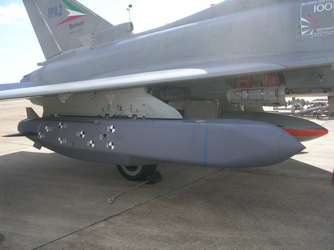 Eurofighter%20Typhoon_Storm%20Shadow_3.JPG