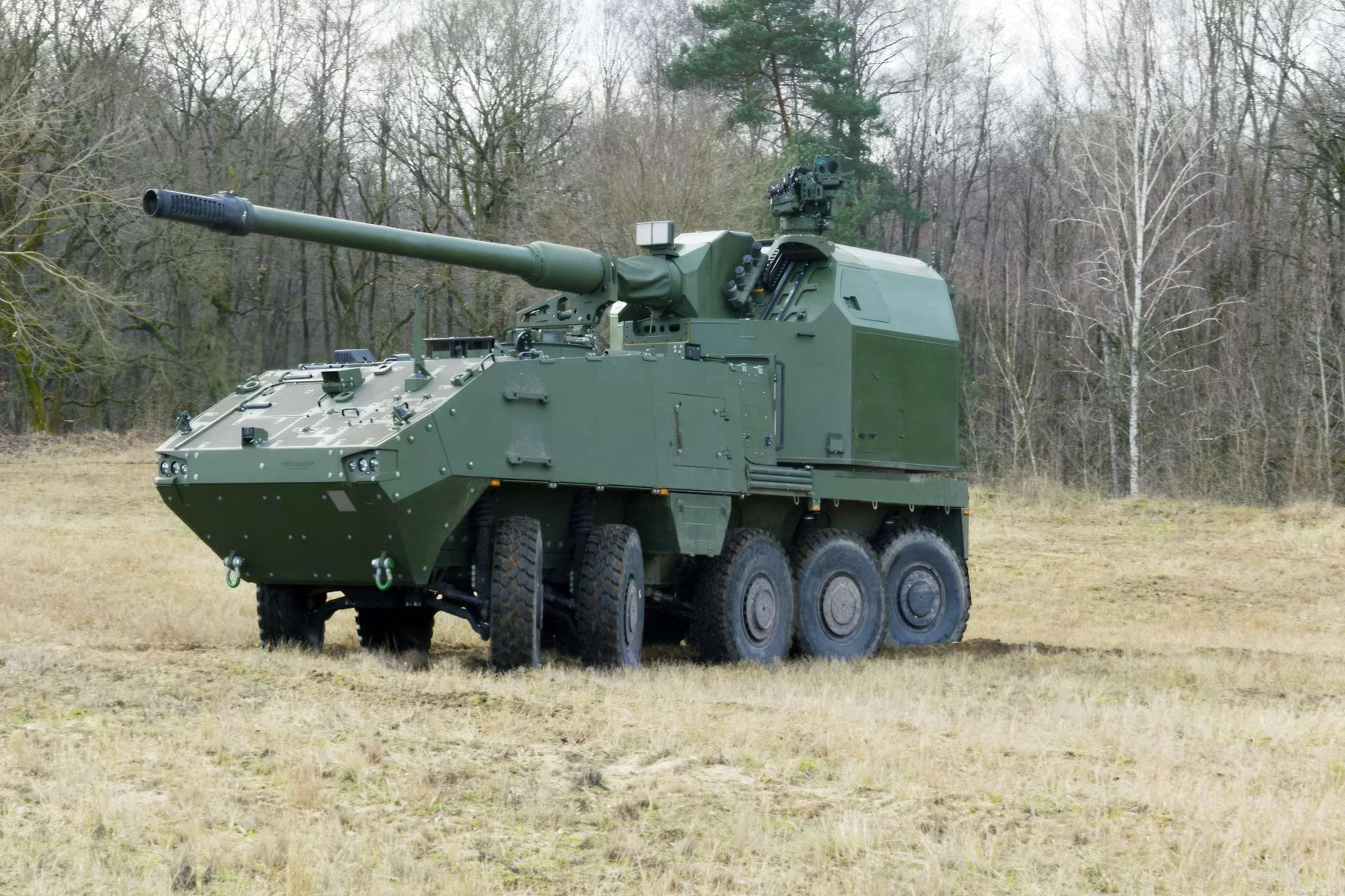 KNDS_and_GDELS_Unveil_New_Artillery_Gun_Module_Mounted_on_Piranha_10X10_Heavy_Mission_Carrier_at_Artillery_Conference_in_Paris-28838a59.webp