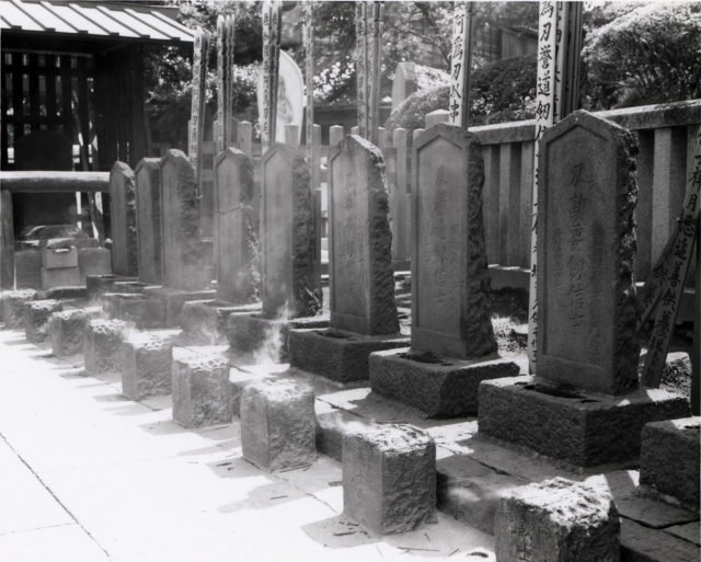 sengakuji_ronin_graves-1-640x513.jpg