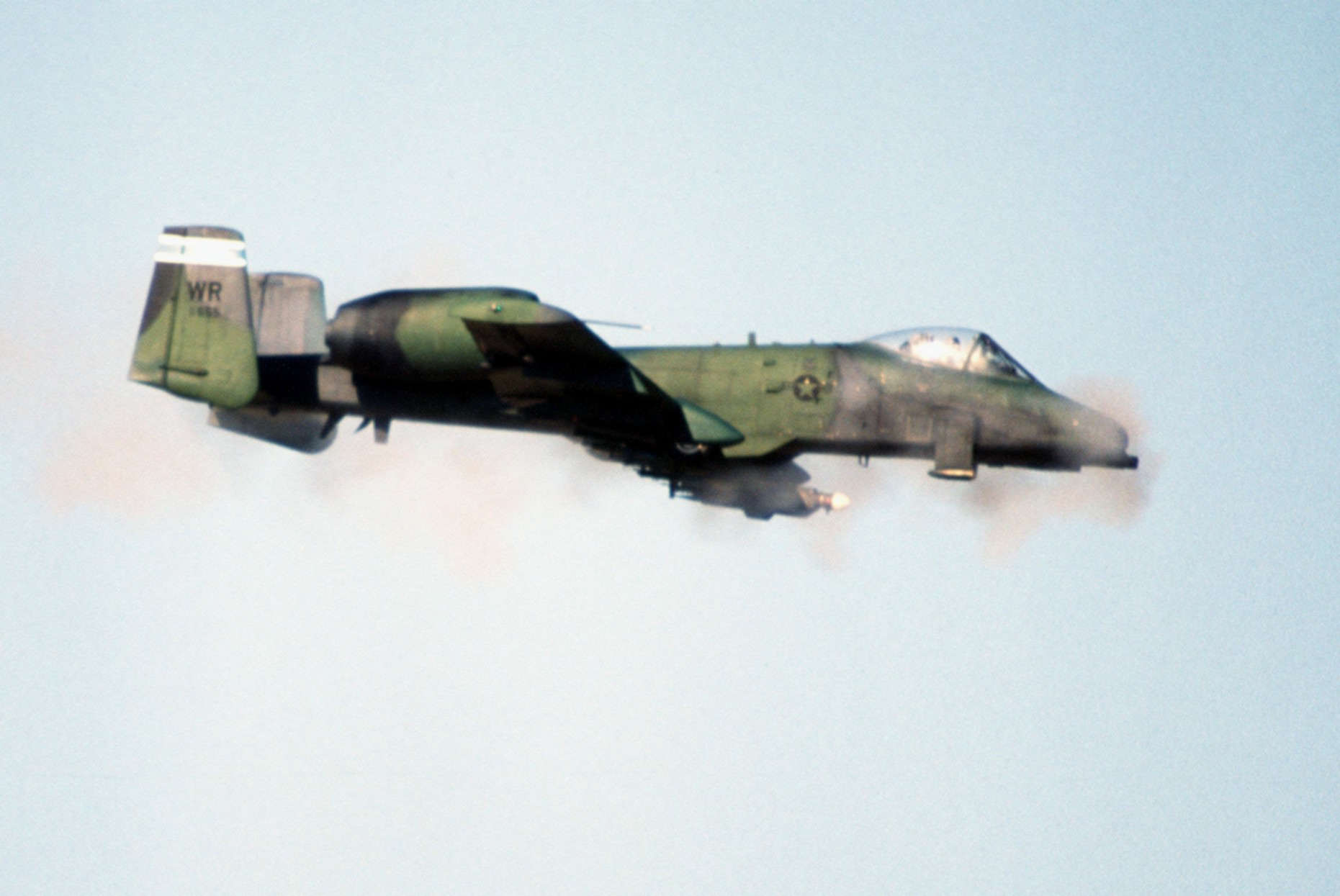 A-10A_81st_TFW_firing_cannon_1987.JPEG