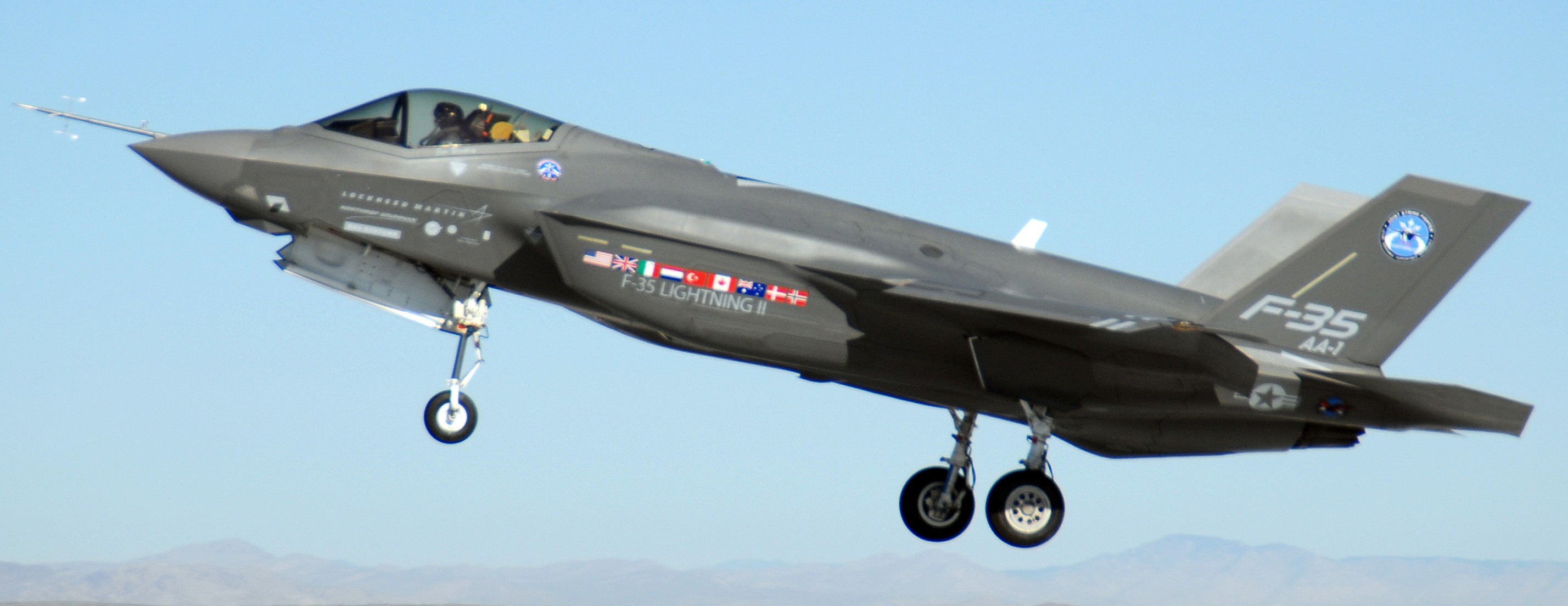 F-35_at_Edwards_%28Cropped%29.jpg