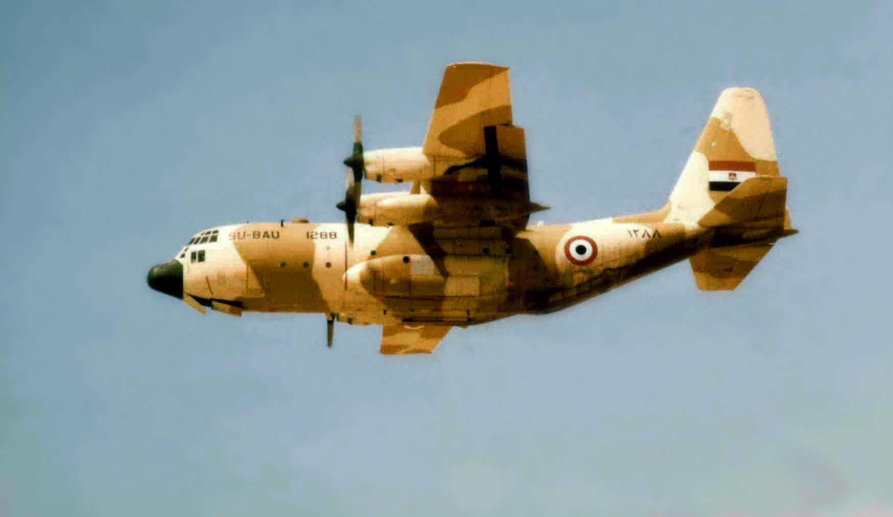 Egyptian_C-130_Hercules_over_Thumrait.jpg