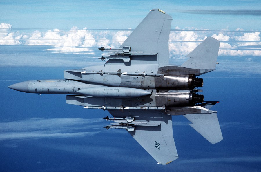 F-15C-AIM9-AIM120-1998.jpg