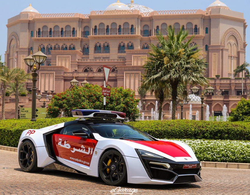 Abu-Dhabi-Police-Lykan-Hypersport-3.jpg