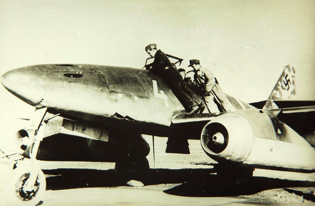 me-262a-1a-with-komando-nowotny.jpg