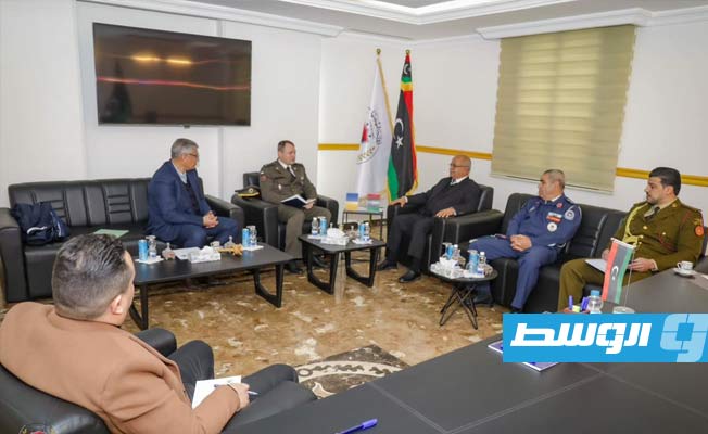جانب من اجتماع الملحق العسكري الأوكراني العقيد أندري بايوك مع مسؤولين بوزارة الدفاع في حكومة الدبيبة، الإثنين 30 يناير 2023 (وزارة الدفاع)