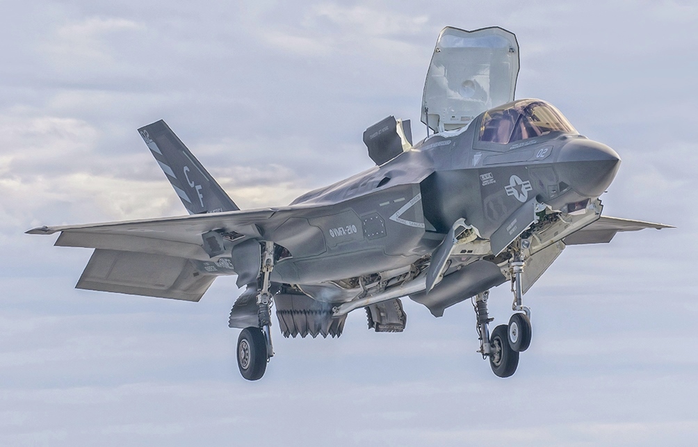 USS_America%27s_Test_F-35_Flight_Operations.jpg