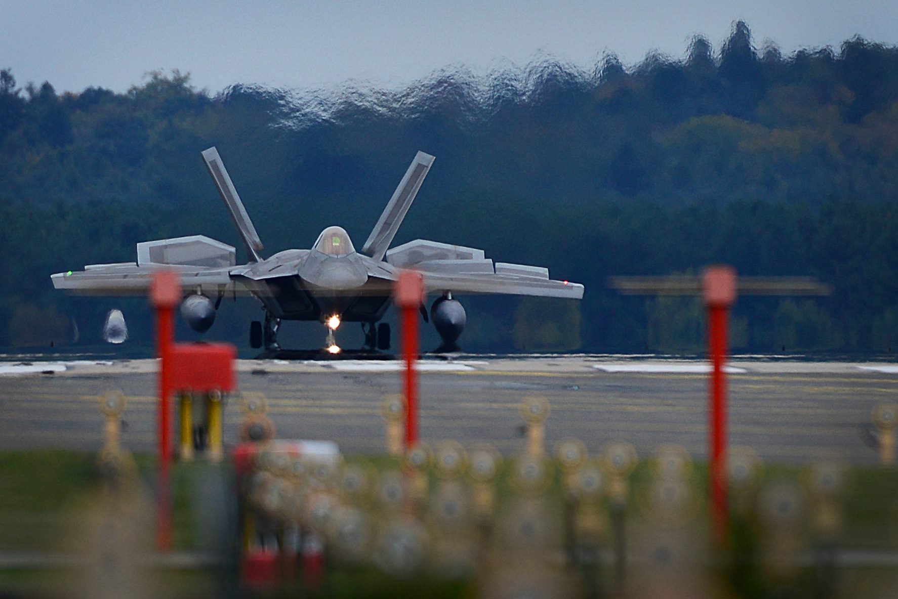 F-22-to-Lakenheath.jpg